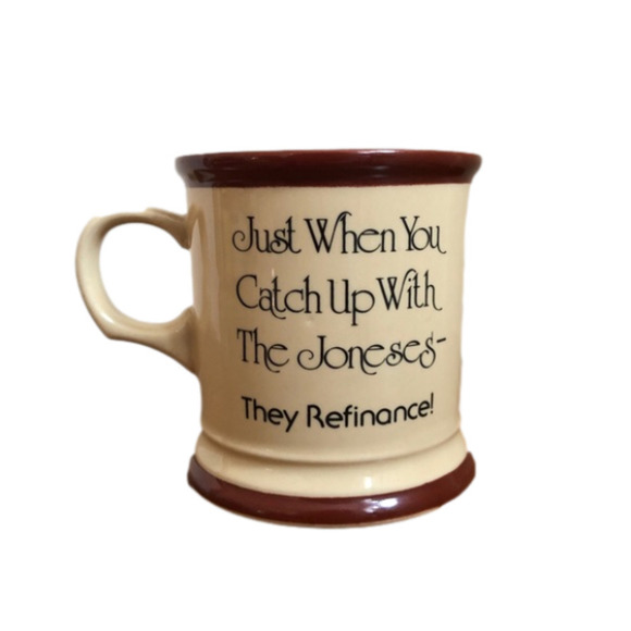 𝅺VINTAGE ‘Catching up with the Joneses’ Mug - Picture 1 of 7